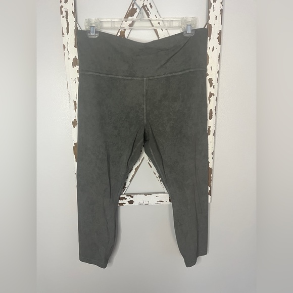 Athleta Pants - Athleta Green Leggings No‎ Size Tag See Measurements. EUC.